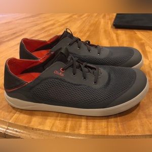 OLUKAI. MOKU PAE SZ 12 ( like new)